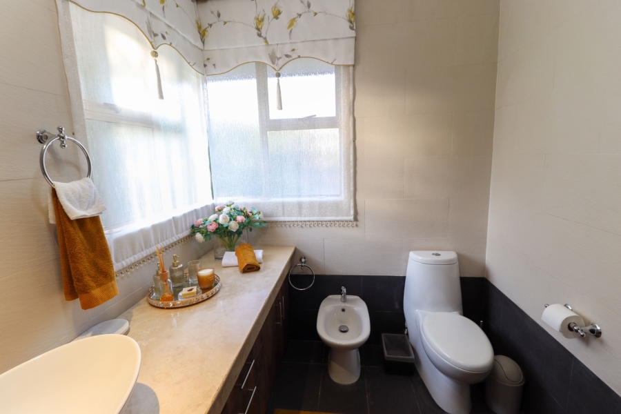 4 Bedroom Property for Sale in Heuwelsig Free State